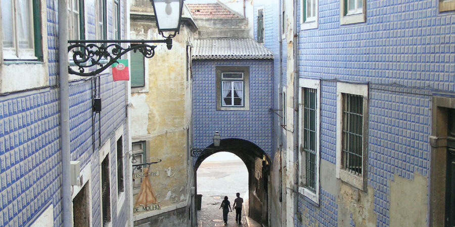 arco-de-jesus-alfama-lisbon